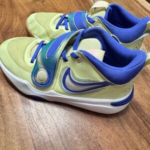 Nike Sneakers in Yellow and Blue